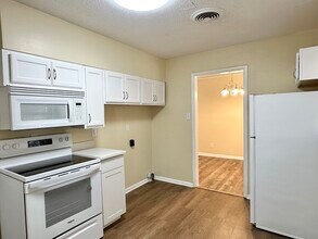 1703 Cornelia Ln in Memphis, TN - Foto de edificio - Building Photo