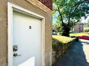 526 Riddle Crest Ln in Cincinnati, OH - Building Photo - Building Photo