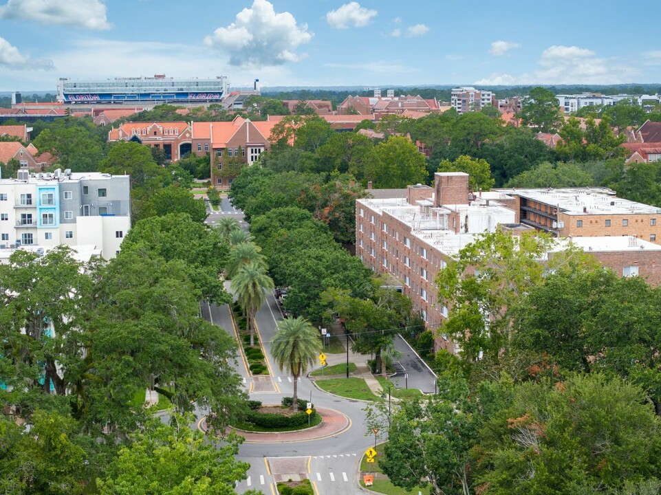 College Manor in Gainesville, FL - Building Photo