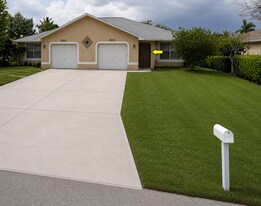 2033 NE 17th Terrace in Cape Coral, FL - Building Photo