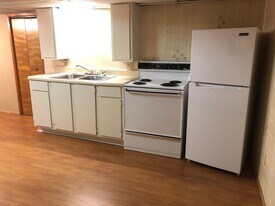 914 w walnut st, Unit 1 in Coal Township, PA - Building Photo