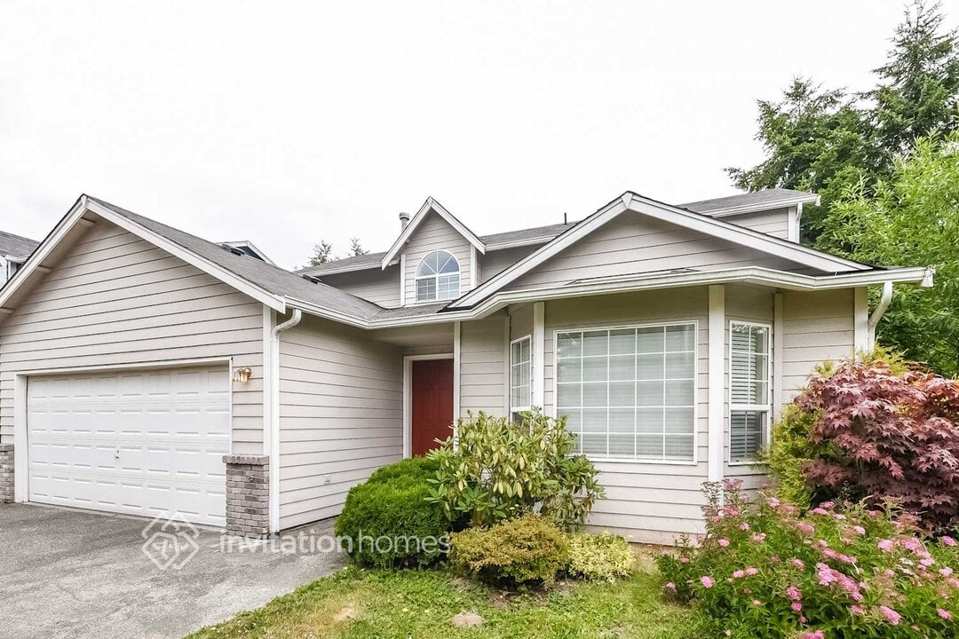 14101 80th Ave Ct E in Puyallup, WA - Building Photo