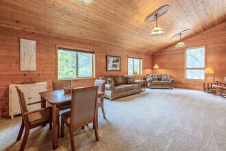 55823 Wood Duck Dr in Bend, OR - Building Photo - Building Photo