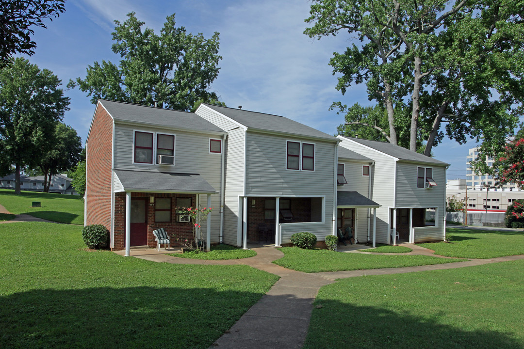 Tall Oaks Apartments in Charlotte, NC - Foto de edificio