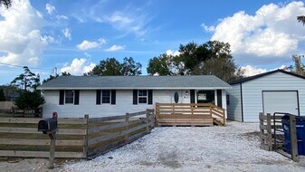 12120 71st St E in Parrish, FL - Building Photo