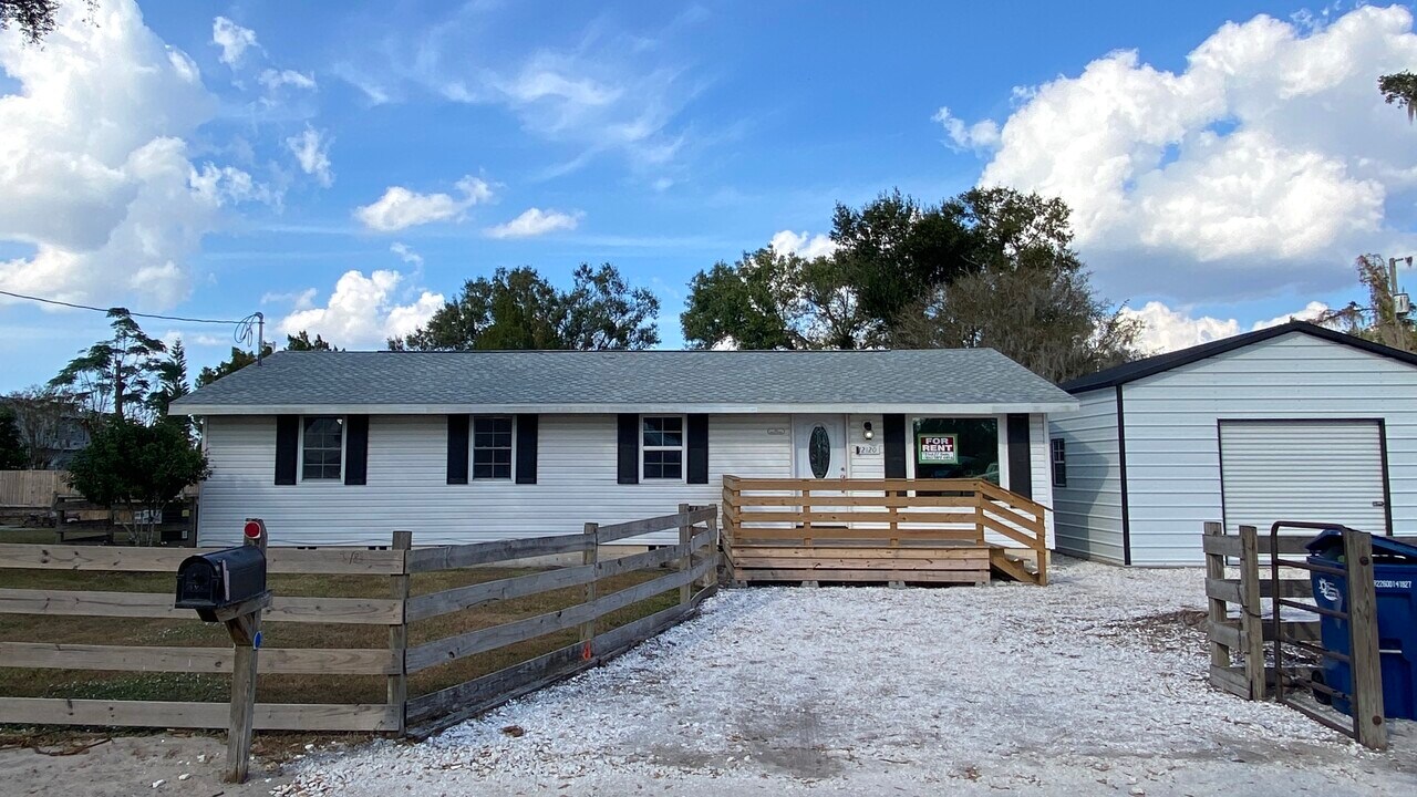 12120 71st St E in Parrish, FL - Building Photo