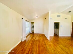 8469 San Clemente Dr in Jacksonville, FL - Building Photo - Building Photo