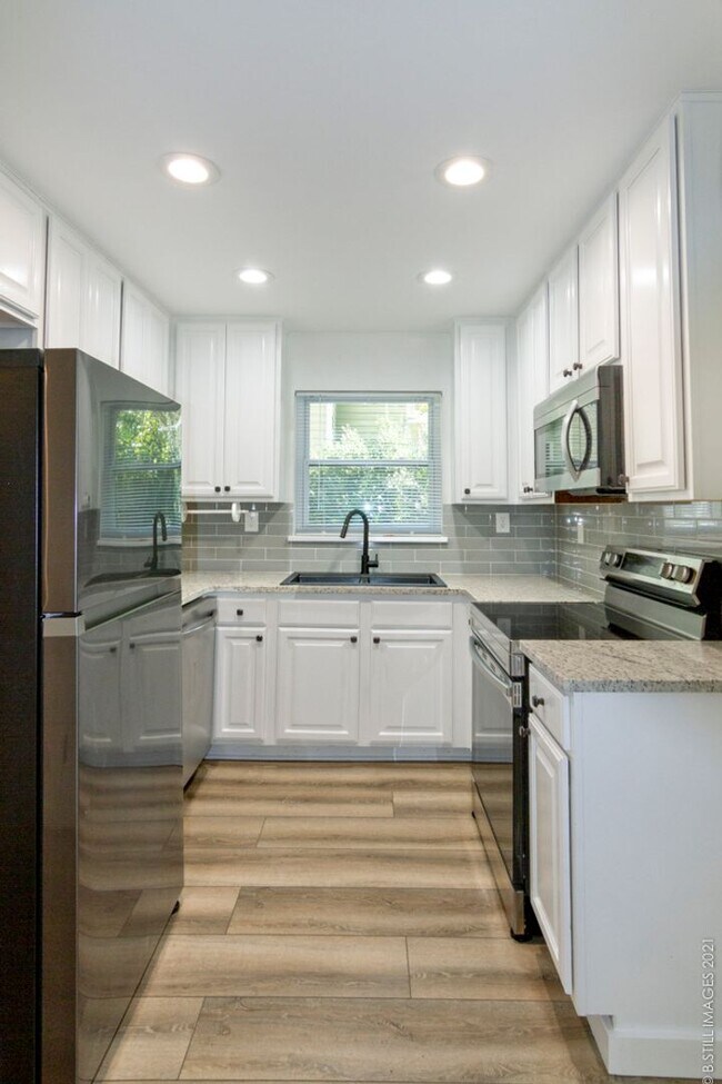 545 Oakview Rd, Unit 1 in Decatur, GA - Building Photo - Building Photo