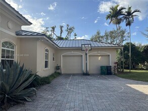 15335 SW 80th Ave in Palmetto Bay, FL - Building Photo - Building Photo