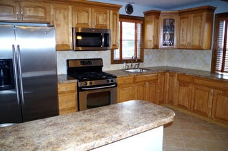 44 Scoles Ave, Unit 2 in Clifton, NJ - Foto de edificio - Building Photo