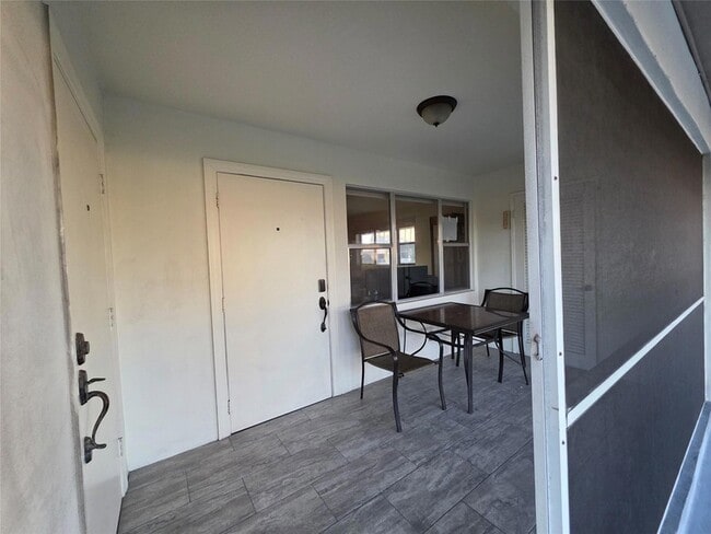 300 Layne Blvd, Unit 3013 in Hallandale Beach, FL - Building Photo - Building Photo