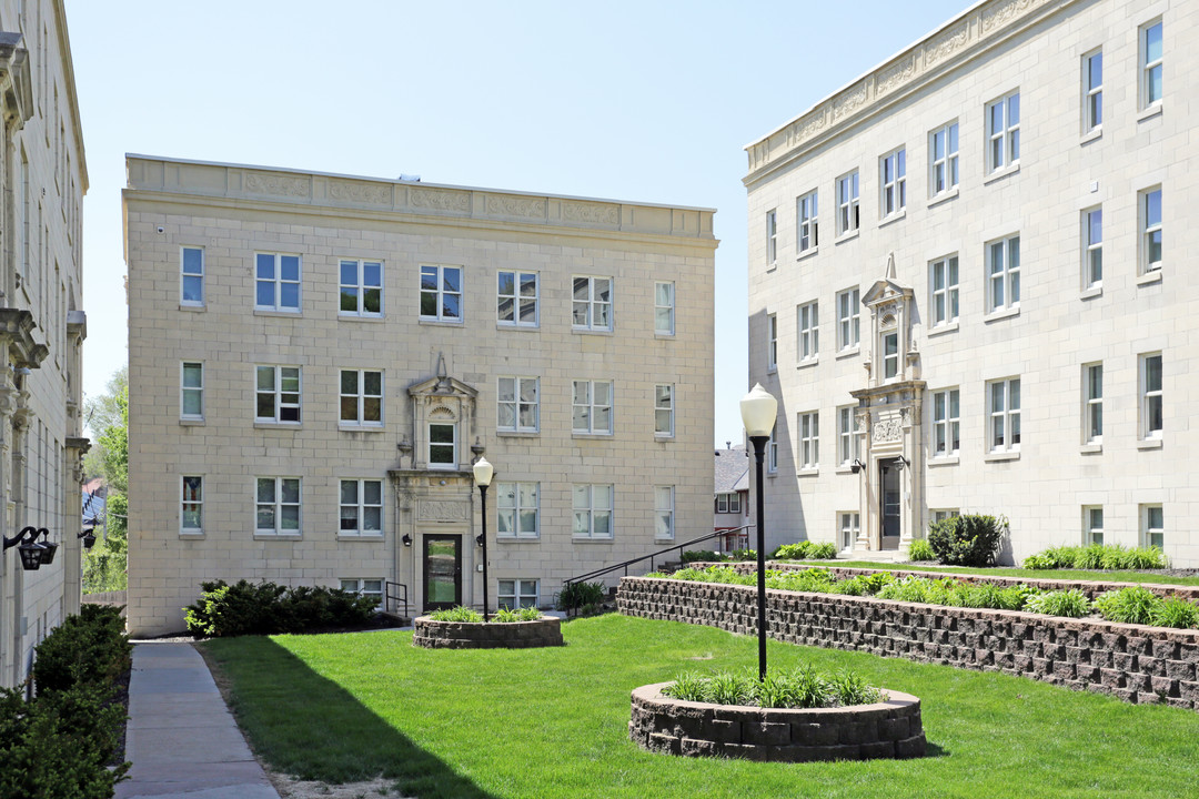 Austin at Midtown in Omaha, NE - Foto de edificio