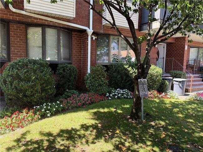 2812 E 27th St in Brooklyn, NY - Building Photo - Building Photo