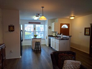 2014 Mission Eagle in San Antonio, TX - Foto de edificio - Building Photo