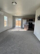 731 NE 8th St in Hermiston, OR - Foto de edificio - Building Photo