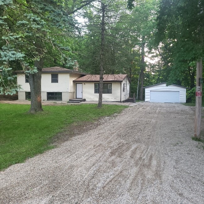 property at 2617 Vista Lake Dr