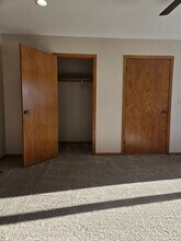 922 E 12th Ave in Mitchell, SD - Building Photo - Building Photo