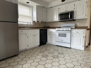 58 Windsor Rd, Unit 2 in Medford, MA - Building Photo - Building Photo