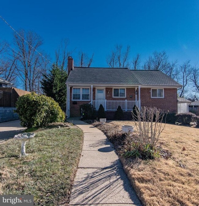 3271 Annandale Rd in Falls Church, VA - Building Photo - Building Photo