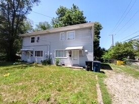 2263 Delton Ct in Westland, MI - Building Photo