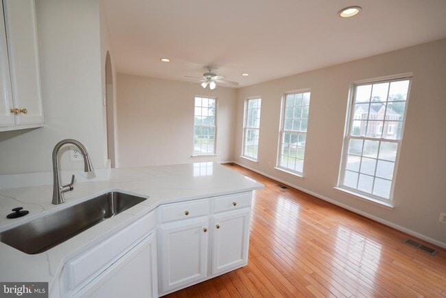 18391 Sierra Springs Square in Leesburg, VA - Building Photo - Building Photo