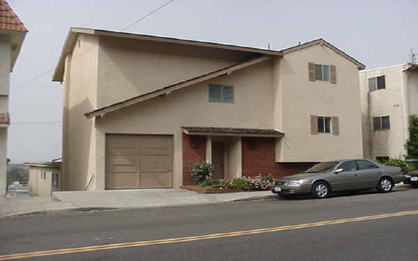 373 Pershing Dr in Playa Del Rey, CA - Building Photo