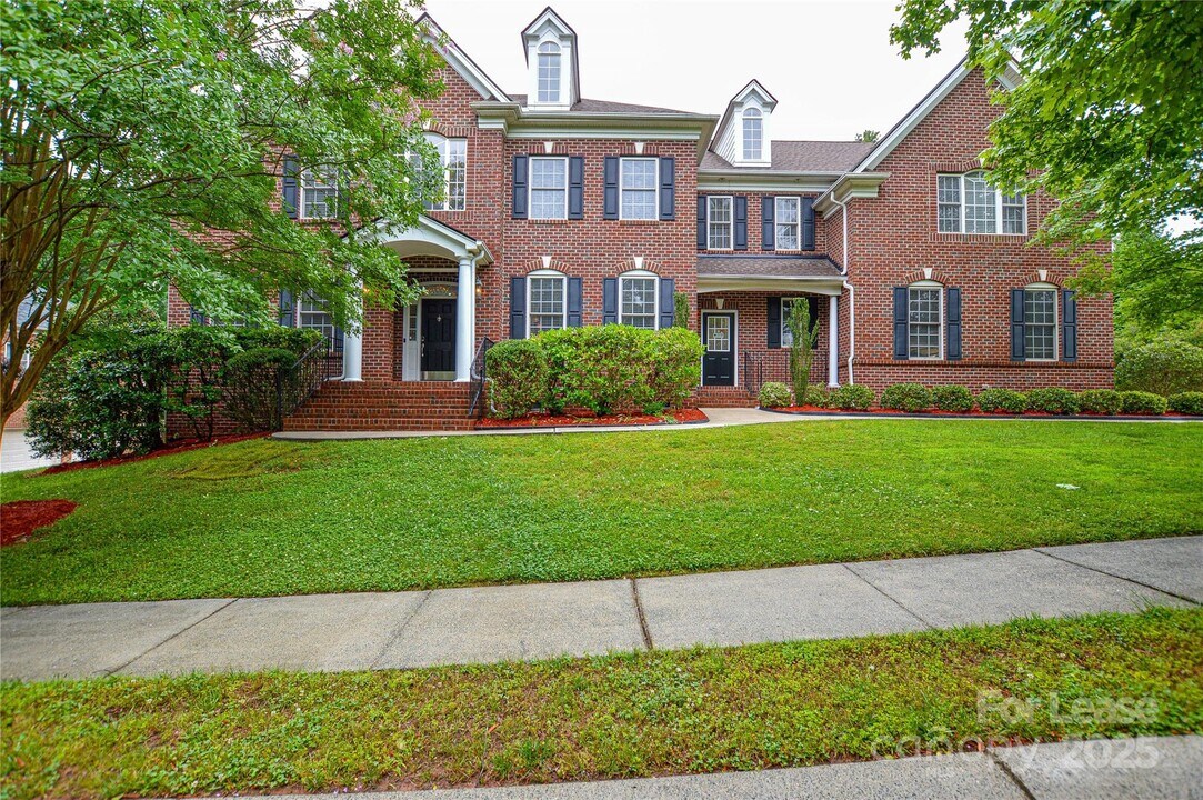 5004 Woodview Ln in Matthews, NC - Building Photo