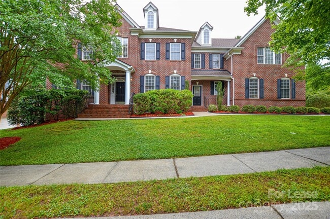 property at 5004 Woodview Ln