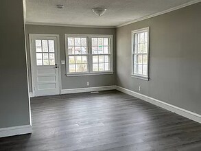 122 E Pine St in Kershaw, SC - Foto de edificio - Building Photo