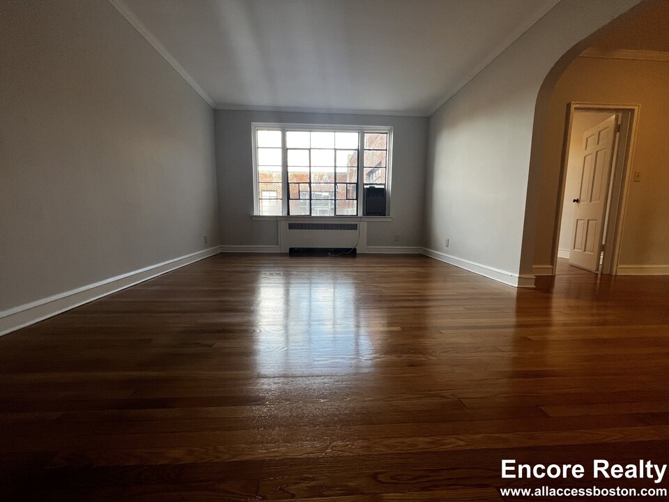 101 Longwood Ave, Unit 3 in Brookline, MA - Building Photo