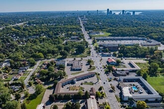 7800 Lundy's Ln in Niagara Falls, ON - Building Photo - Building Photo