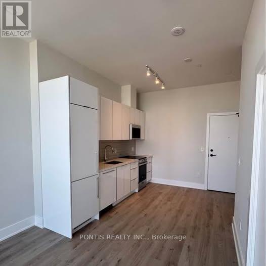 430 Square One Dr in Mississauga, ON - Building Photo - Building Photo