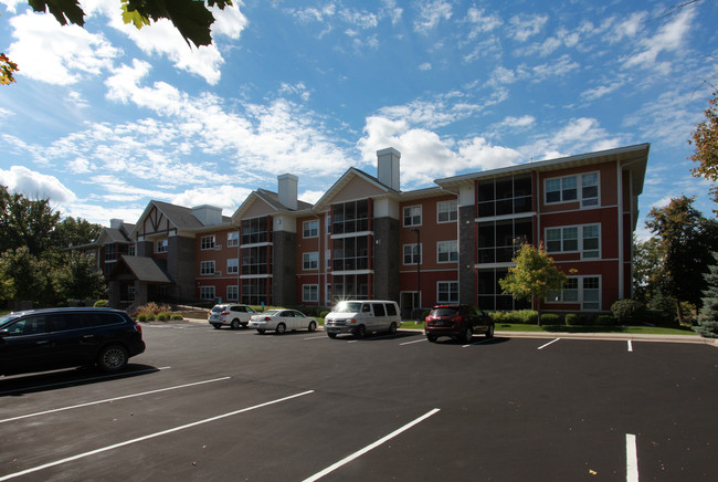 The Belvedere at Chapelwood in Maple Grove, MN - Foto de edificio - Building Photo