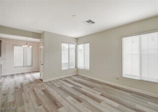 10408 September Flower St in Las Vegas, NV - Foto de edificio - Building Photo