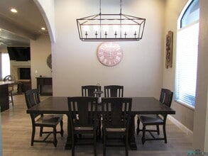 1525 W Mahone Dr in Artesia, NM - Building Photo - Building Photo