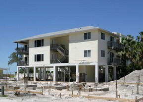 100-108 36th St in Holmes Beach, FL - Building Photo