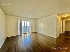 7502 Wyoming St-Unit -6 in Kansas City, MO - Foto de edificio - Building Photo