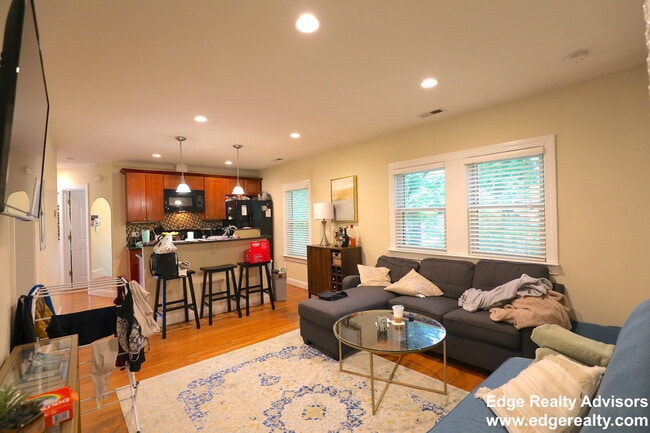 53 Dunboy St, Unit 2