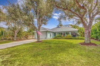 9122 SE Pomona St in Hobe Sound, FL - Building Photo - Building Photo