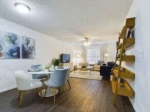 Stone Ridge Apartments in Fayetteville, NC - Foto de edificio - Building Photo