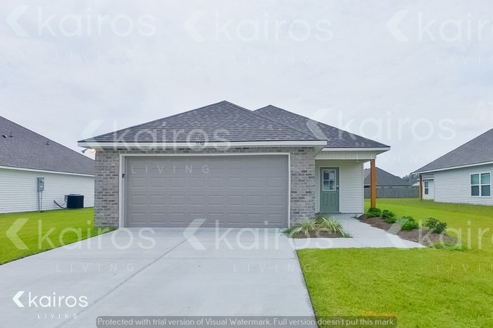13748 Willowmore Dr in Denham Springs, LA - Building Photo