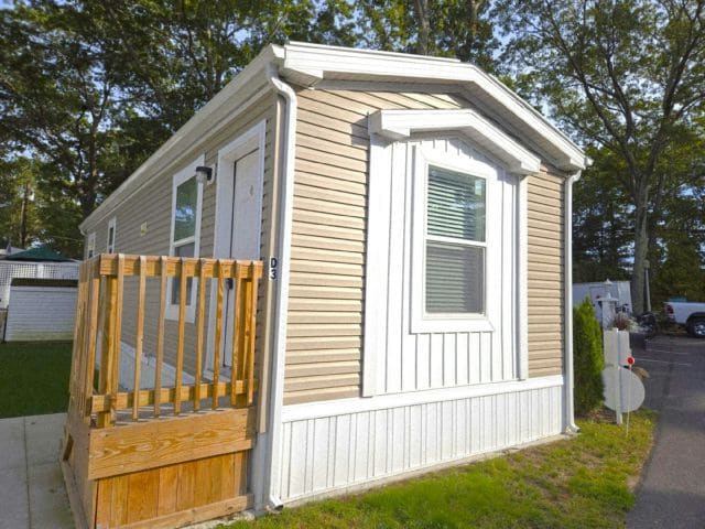 property at 658 Sound Ave