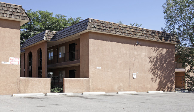 1804 Mary Ellen St NE in Albuquerque, NM - Foto de edificio - Building Photo