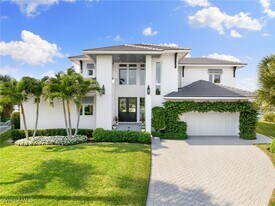 414 Palm Ct in Naples, FL - Building Photo