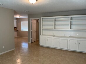 1706 Surrey Ct in Garland, TX - Building Photo - Building Photo