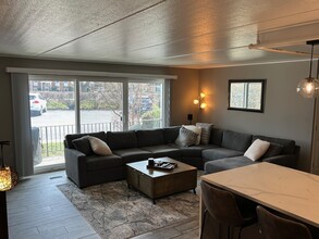 1115 Royal St George Dr, Unit 104 in Naperville, IL - Building Photo - Building Photo