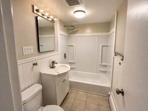 A1 Colonial Dr, Unit 5 in Andover, MA - Foto de edificio - Building Photo