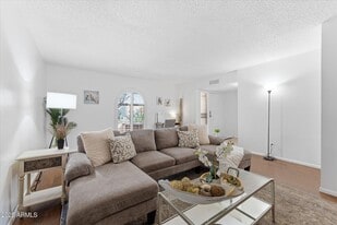 516 N Hobson Plaza in Mesa, AZ - Building Photo