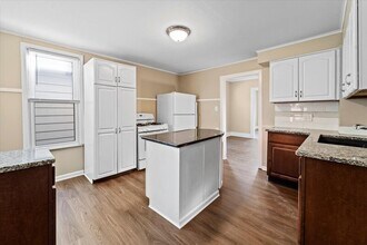 332 Goddard Rd in Wyandotte, MI - Building Photo - Building Photo