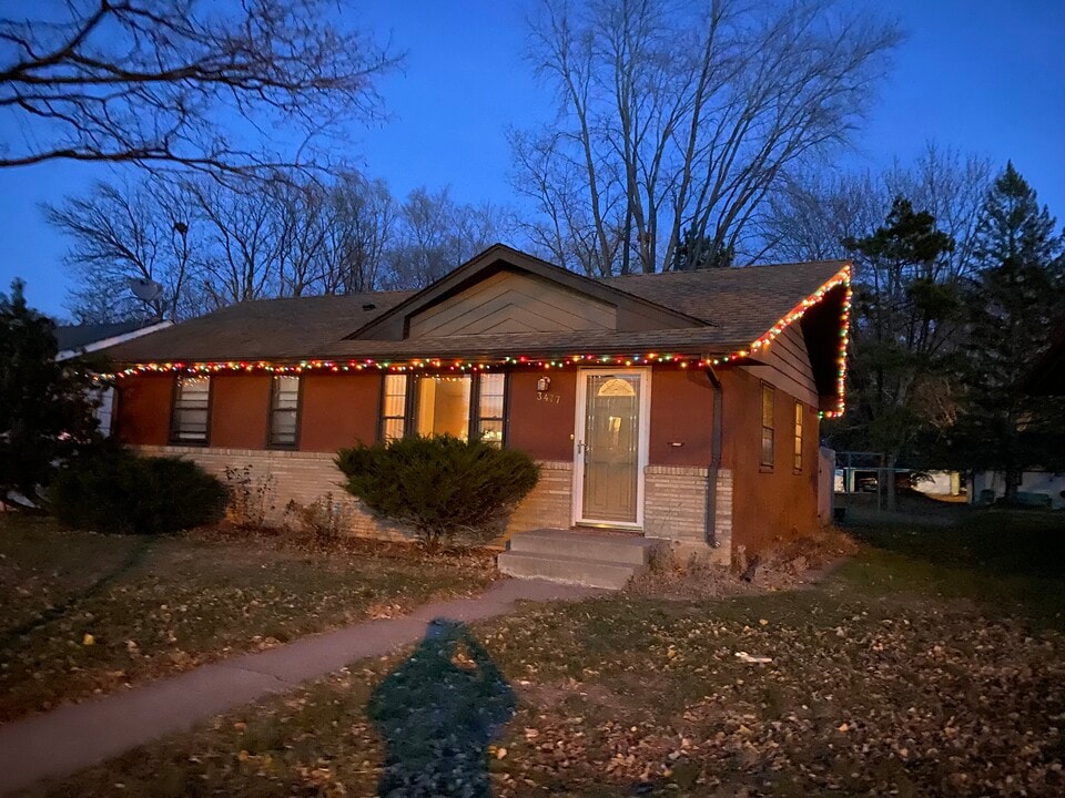 3477 5th St NE in Minneapolis, MN - Foto de edificio